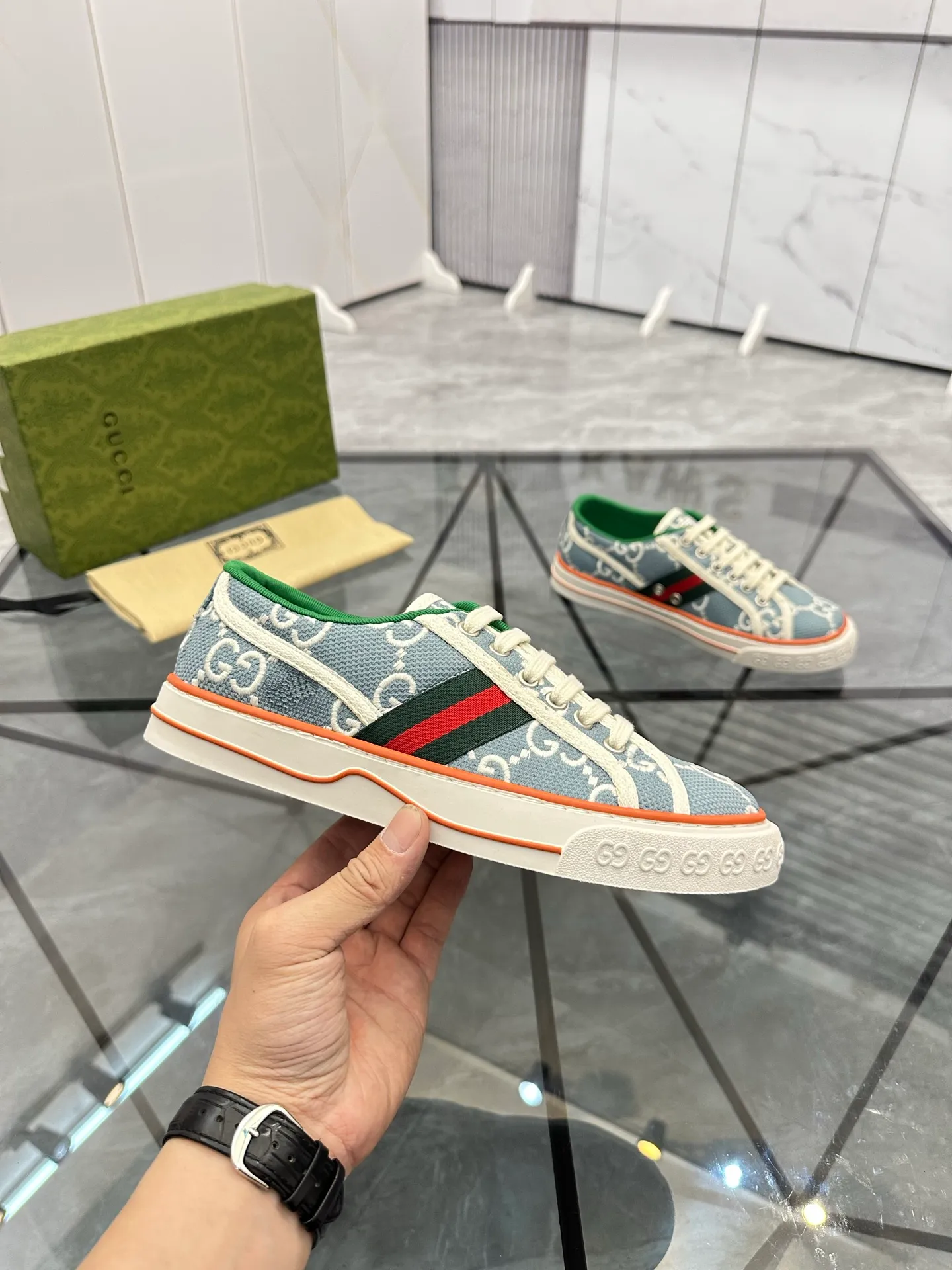 Men's shoes: 💰P380¥ Product trademark: Gucci* "Gucci*" low-top casual shoes Regular size: 38-44 (can be customized to 45.46.) Product materials: Original material from the upper counter, breathable lining, original outsole. Number: 661